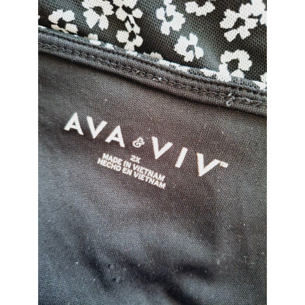 AVA & VIV sz 2X, Black & White Floral empire waist blouse - Picture 3 of 4